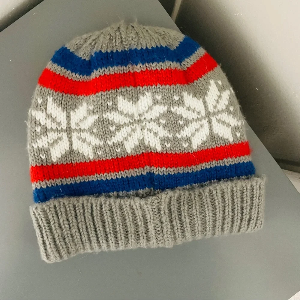 Boden Fair Isle Knit Grey Beanie Toboggan Snowflake Pattern